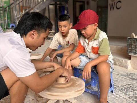 Du lịch: Hướng phát triển kinh tế mới cho làng gốm Bát Tràng