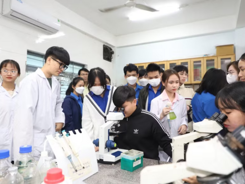 Giáo dục trong 'đường băng' tăng trưởng hai con số: Bắt đầu từ nguồn nhân lực