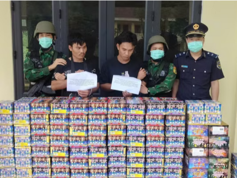 Bắt giữ 2 nghi phạm vận chuyển 633kg pháo nổ và ma túy qua biên giới Quảng Trị