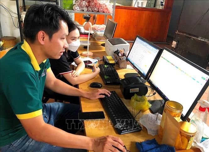 Xoài sấy muối ớt và giấc mơ đưa sản vật địa phương đi xa của nhóm bạn trẻ ở Cam Lâm - Ảnh 1.