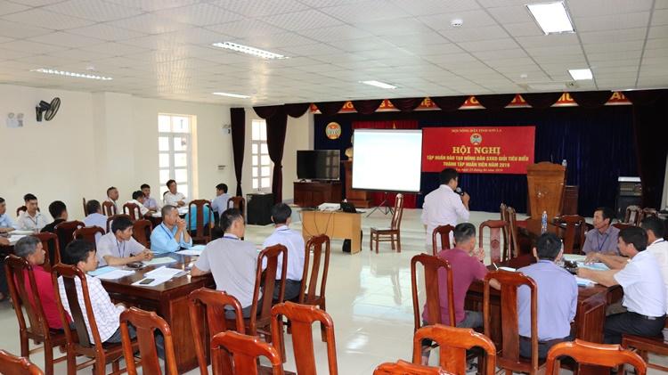Chuyển giao kỹ thuật cho nông dân theo hình thức cầm tay chỉ việc - Ảnh 2. Chuyển giao kỹ thuật cho nông dân theo hình thức cầm tay chỉ việc - Ảnh 2.