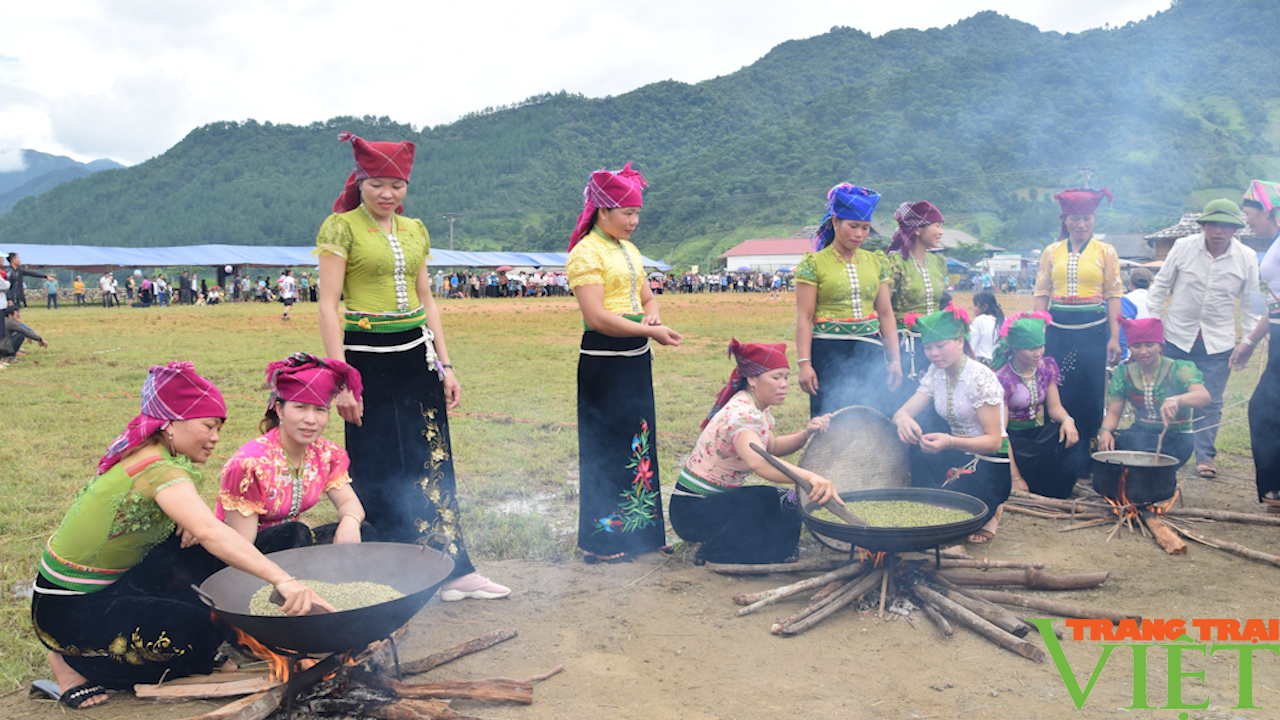Tháng 9 về "miền quê cổ tích" trải nghiệm Lễ hội mừng cơm mới - Ảnh 4. Tháng 9 về "miền quê cổ tích" trải nghiệm Lễ hội mừng cơm mới - Ảnh 4.