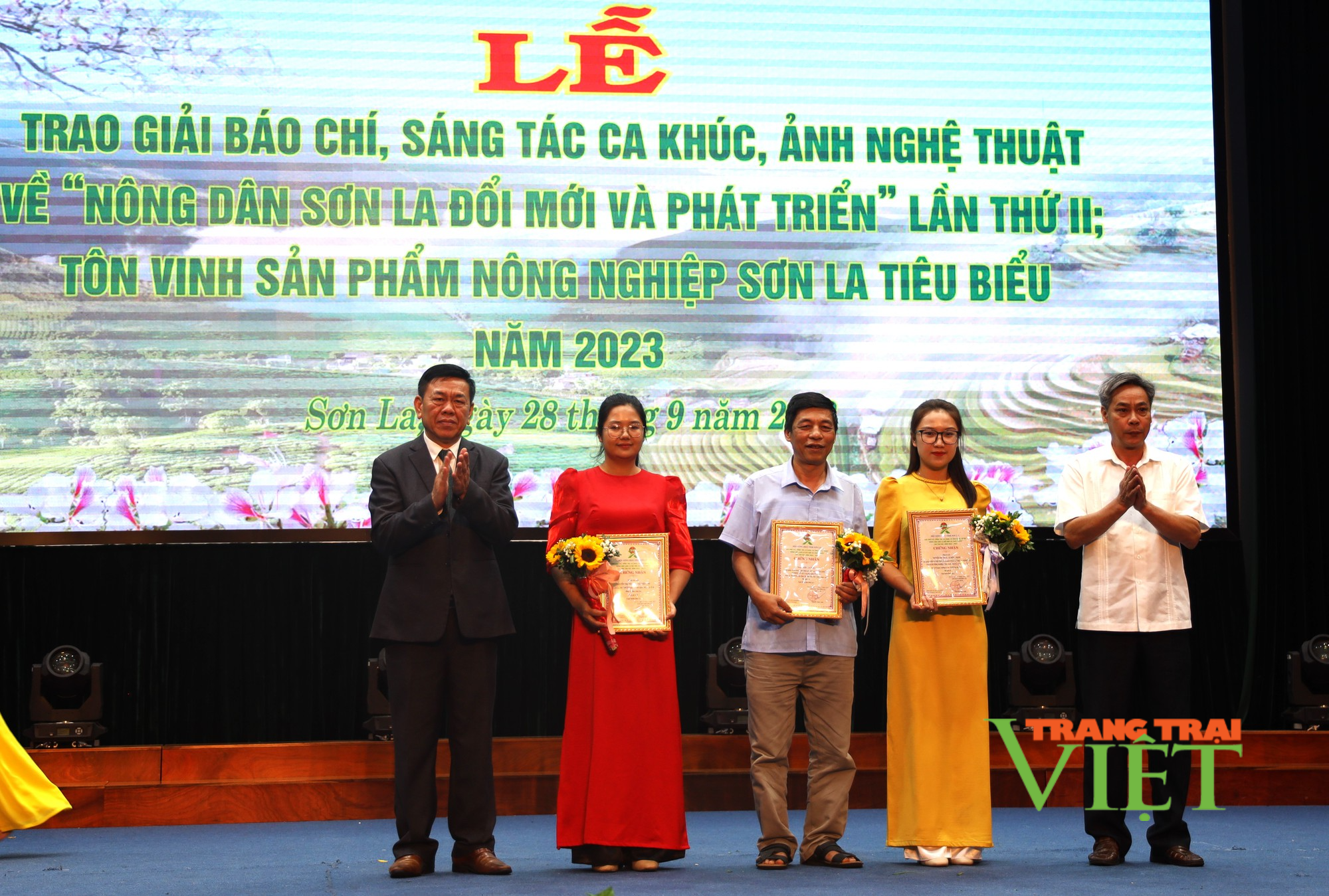Vinh danh các tác phẩm báo chí, ca khúc, ảnh nghệ thuật và tôn vinh sản phẩm nông nghiệp tiêu biểu Sơn La - Ảnh 5.