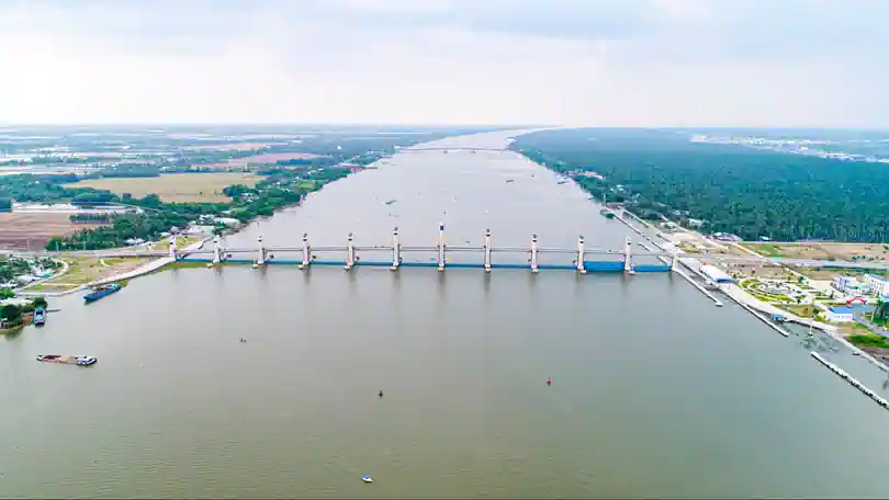 Chủ động ứng phó với hạn mặn đến sớm để không ảnh hưởng sản xuất nông nghiệp Hệ thống thủy lợi Cái Lớn - Cái Bé phát huy tốt điều tiết nguồn nước mặn, lợ và ngọt cho 384.000ha đất tự nhiên ở Kiên Giang, Hậu Giang, Cà Mau và Bạc Liêu...
