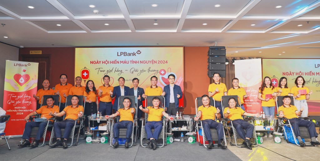Đặc biệt, sự kiện còn nhận được sự ủng hộ và tham gia hiến máu của Ban lãnh đạo tại Hội sở và lãnh đạo tại các ĐVKD của LPBank. Đặc biệt, sự kiện còn nhận được sự ủng hộ và tham gia hiến máu của Ban lãnh đạo tại Hội sở và lãnh đạo tại các ĐVKD của LPBank.