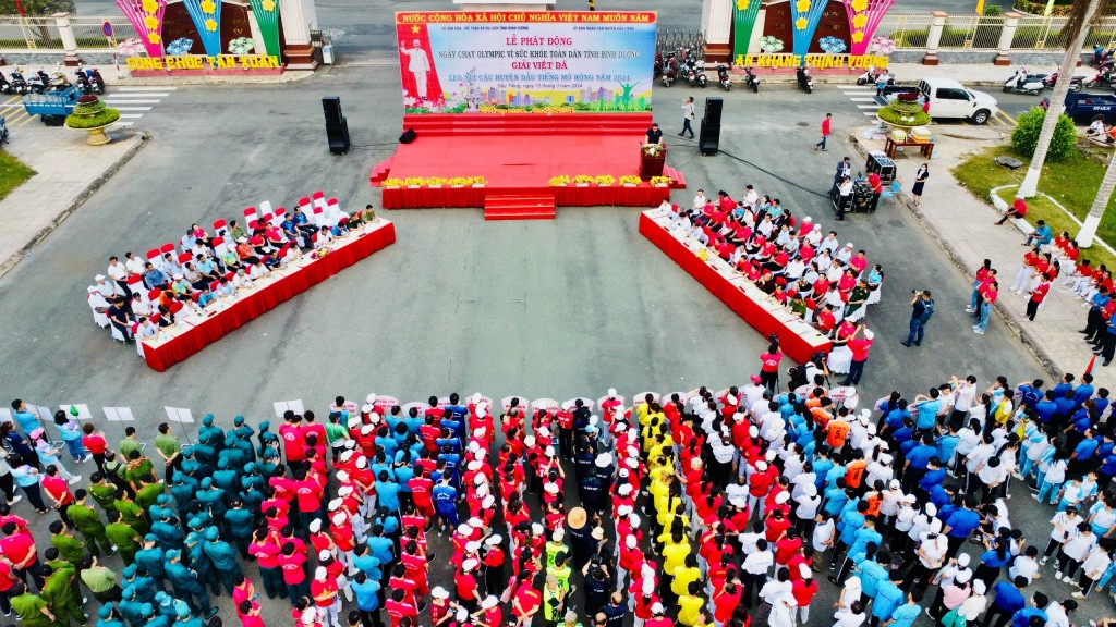 Đông đảo đại biểu và nhân dân đến tham dự Lễ phát động. Đông đảo đại biểu và nhân dân đến tham dự Lễ phát động.