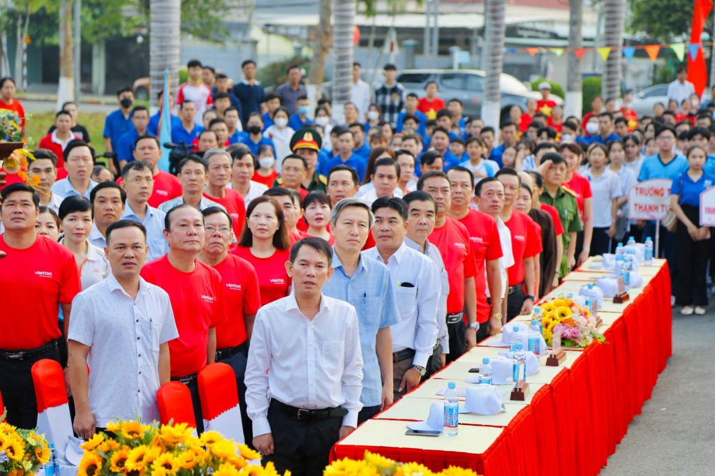 Đông đảo đại biểu tham dự Lễ phát động Ngày chạy Olympic vì sức khỏe toàn dân tỉnh Bình Dương và khai mạc Giải Việt dã leo Núi Cậu huyện Dầu Tiếng mở rộng năm 2024 Đông đảo đại biểu tham dự Lễ phát động Ngày chạy Olympic vì sức khỏe toàn dân tỉnh Bình Dương và khai mạc Giải Việt dã leo Núi Cậu huyện Dầu Tiếng mở rộng năm 2024