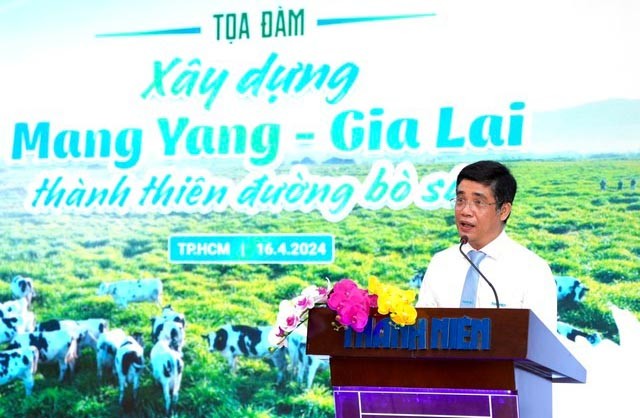 Nhà báo Lâm Hiếu Dũng, Phó tổng biên tập Báo Thanh Niên phát biểu khai mạc hội thảo Nhà báo Lâm Hiếu Dũng, Phó tổng biên tập Báo Thanh Niên phát biểu khai mạc hội thảo