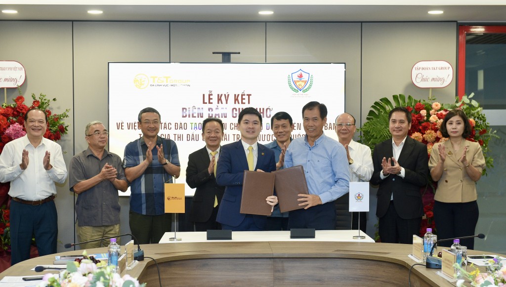 : Ông Đỗ Vinh Quang – Phó Chủ tịch HĐQT Tập đoàn T&T Group và ông Trần Đức Phấn – Phó Chủ tịch Hiệp hội thể thao CAND Việt Nam ký biên bản ghi nhớ. : Ông Đỗ Vinh Quang – Phó Chủ tịch HĐQT Tập đoàn T&T Group và ông Trần Đức Phấn – Phó Chủ tịch Hiệp hội thể thao CAND Việt Nam ký biên bản ghi nhớ.