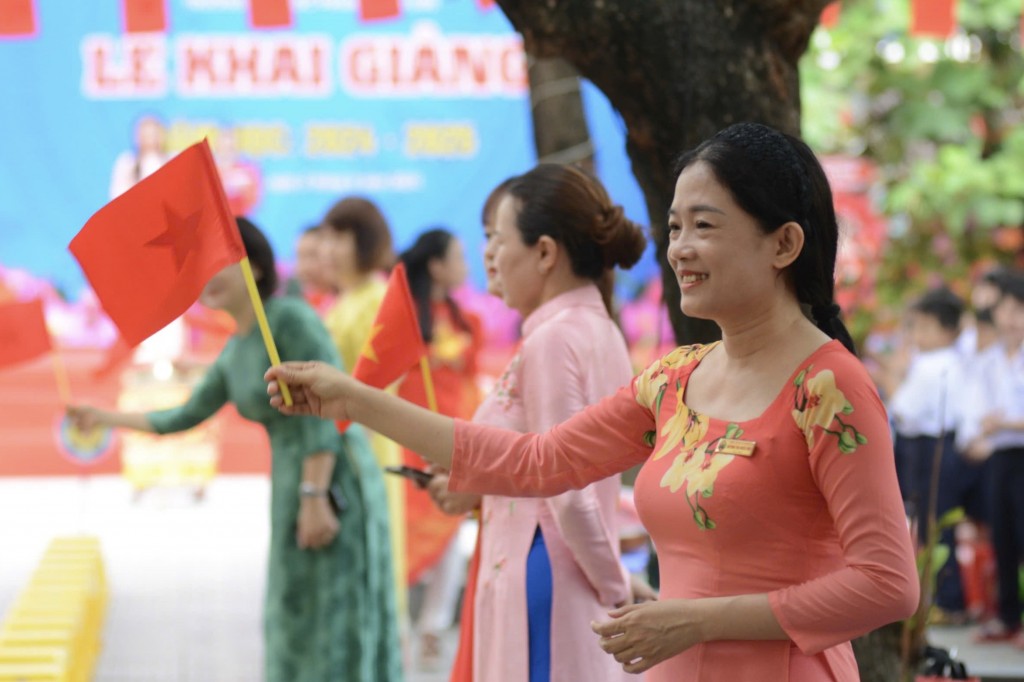 Năm học 2024 - 2025 do tăng quy mô lớp, học sinh nên cũng yêu cầu phải tăng số lượng chỉ tiêu giáo viên (Ảnh Đ.Minh) Năm học 2024 - 2025 do tăng quy mô lớp, học sinh nên cũng yêu cầu phải tăng số lượng chỉ tiêu giáo viên (Ảnh Đ.Minh)
