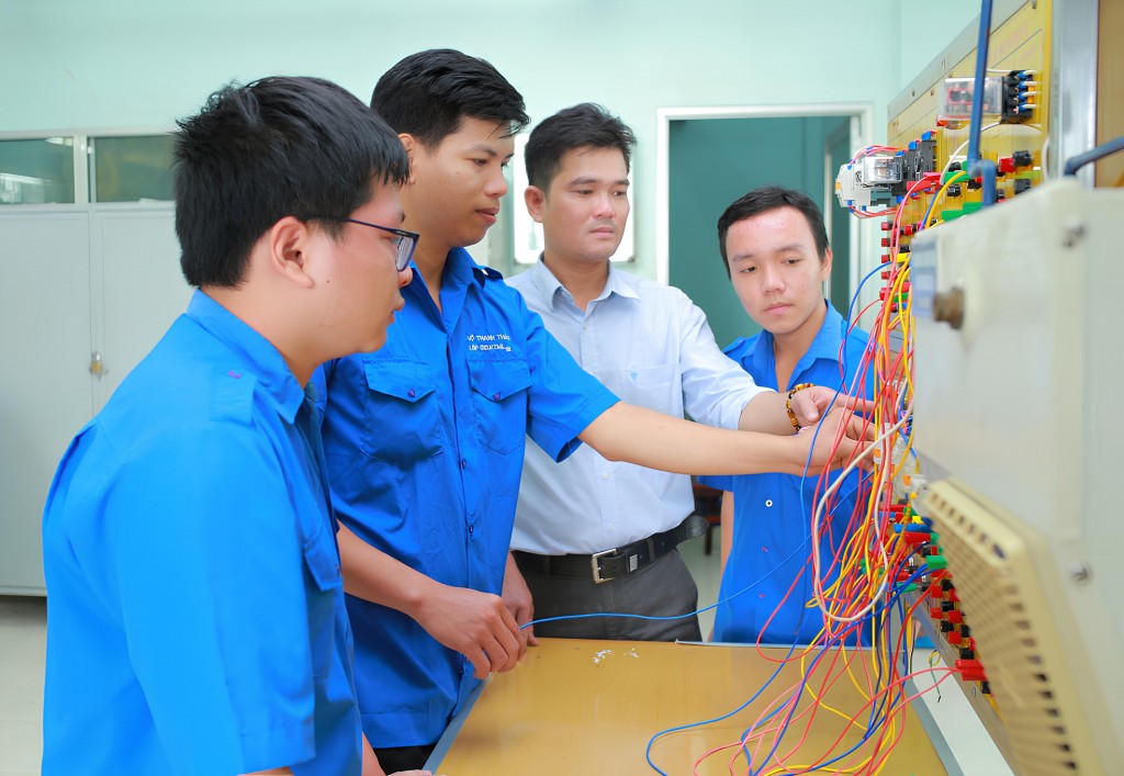 Xây dựng nguồn nhân lực chất lượng cao, tạo động lực cho bứt phá