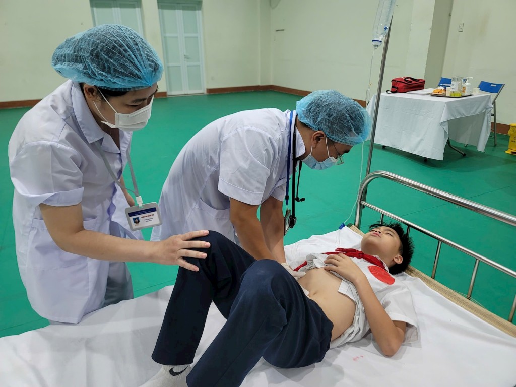 Học sinh bị ngộ độc thực phẩm trong tình huống giả định của quận Ba Đình Học sinh bị ngộ độc thực phẩm trong tình huống giả định của quận Ba Đình