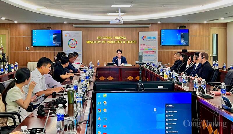Tọa đàm “Vietnam International Sourcing - Đa dạng hóa thị trường xuất khẩu” là dịp để các bên tham dự sự kiện có cơ hội trao đổi, chia sẻ, tìm kiếm giải pháp nhằm nâng cao hiệu quả kết nối giao thương tại VIS 2025.