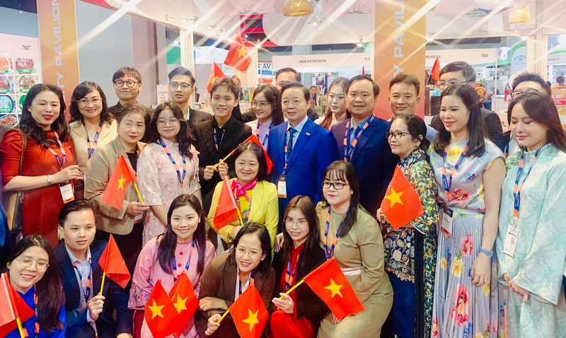 Phó Thủ tướng Trần Hồng Hà cùng Đoàn doanh nghiệp Việt Nam tham gia xúc tiến thương mại tại Triển lãm quốc tế Halal Malaysia 2025. Ảnh: SCT Đà Nẵng