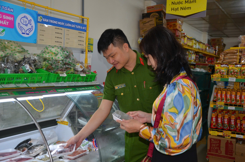 Việc kết hợp đồng bộ giữa kiểm tra, giám sát và tuyên truyền được kỳ vọng sẽ góp phần ổn định thị trường thực phẩm, nâng cao ý thức chấp hành pháp luật của các cơ sở kinh doanh. Ảnh: NĐ