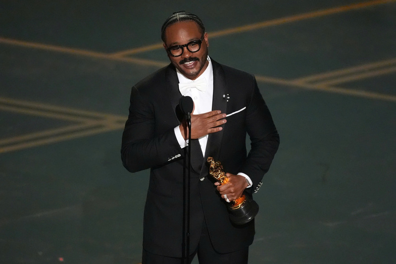 Ryan Coogler giành tượng vàng Kịch bản gốc xuất sắc nhất với phim Sinners.