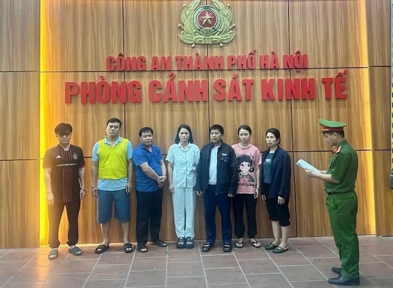 Các đối tượng liên quan đến vụ việc bị khởi tố. Ảnh: Công an TP. Hà Nội