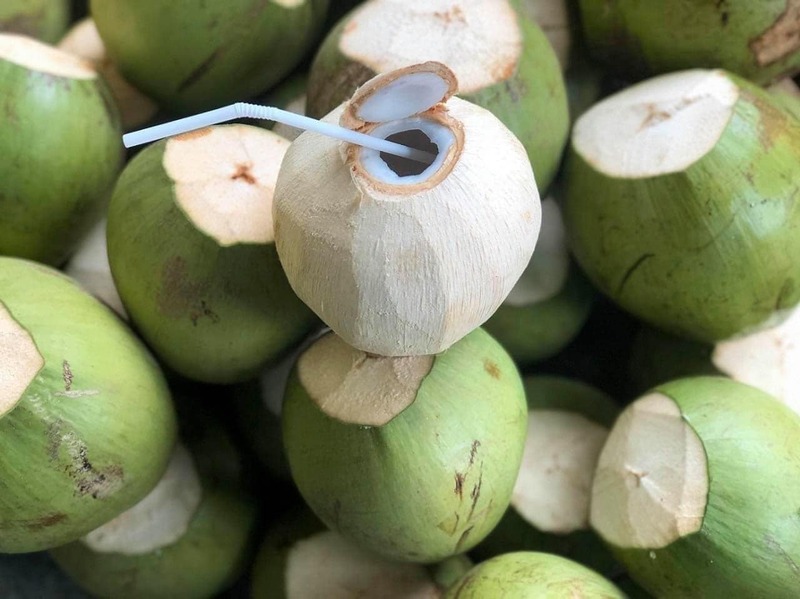 Giá dừa tươi bán lẻ tăng mạnh. Ảnh minh hoạ