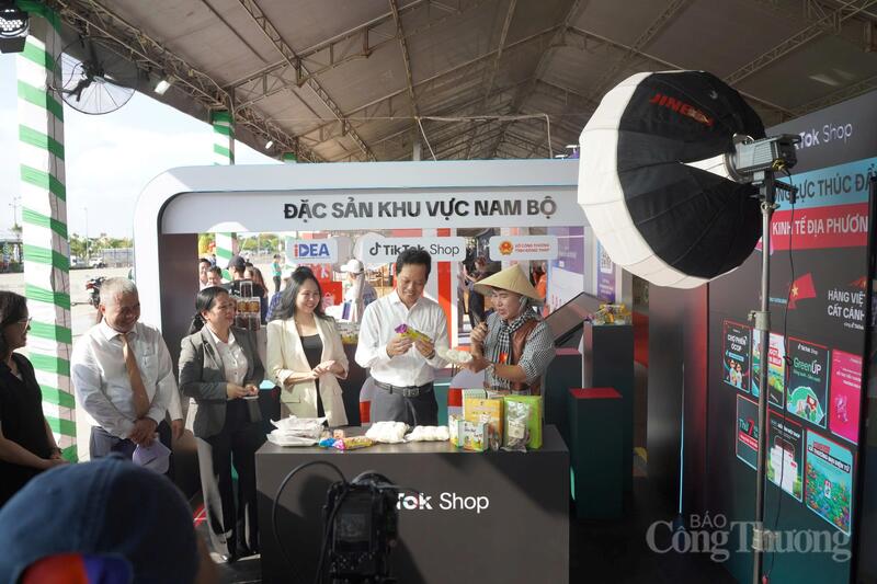 Các hoạt động kết nối thương mại điện tử, livestream bán hàng góp phần đưa sản phẩm OCOP tiếp cận người tiêu dùng trên nền tảng số.