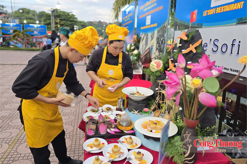 Lễ hội ẩm thực Yến sào Khánh Hòa năm 2026 là dấu mốc 15 năm lễ hội được tổ chức.