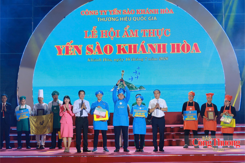 Đội Sanvinest Khánh Hòa đoạt giải đặc biệt trong lễ hội năm nay.