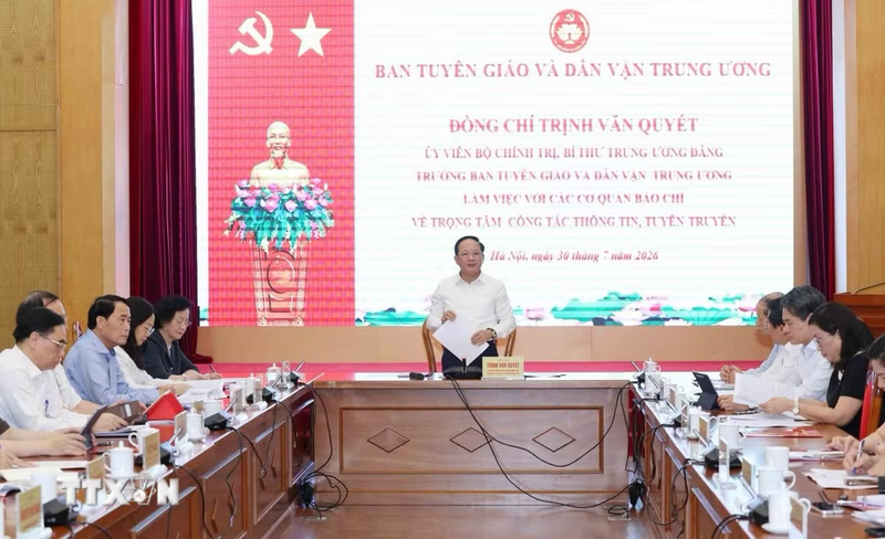 Đồng chí Trịnh Văn Quyết, Ủy viên Bộ Chính trị, Bí thư Trung ương Đảng, Trưởng Ban Tuyên giáo và Dân vận Trung ương phát biểu chỉ đạo buổi làm việc. Ảnh: Phương Hoa/TTXVN