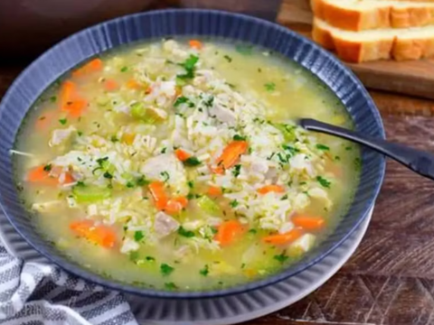 Ăn cơm chan canh: Thói quen nhỏ quyết định sức khỏe