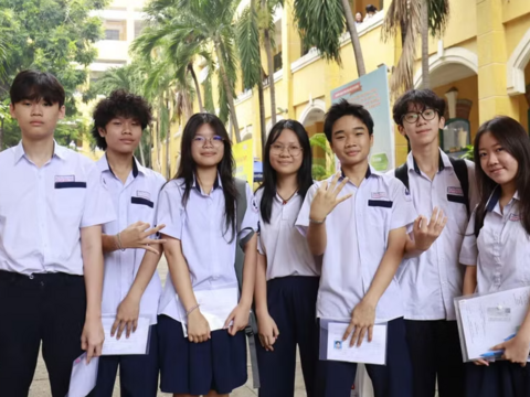 Phụ huynh chủ động tìm hướng đi cho con sau khi TPHCM công bố điểm thi lớp 10