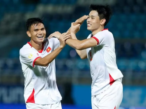 Đình Bắc nhận điểm tuyệt đối trận ra mắt đấu trường ASEAN Cup