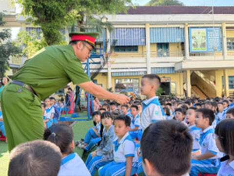 Dạy trẻ sử dụng thiết bị điện tử có kết nối Internet đúng cách