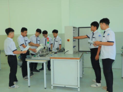 Đào tạo nghề tại chỗ mở ra hướng đi bền vững cho các lao động vùng khó