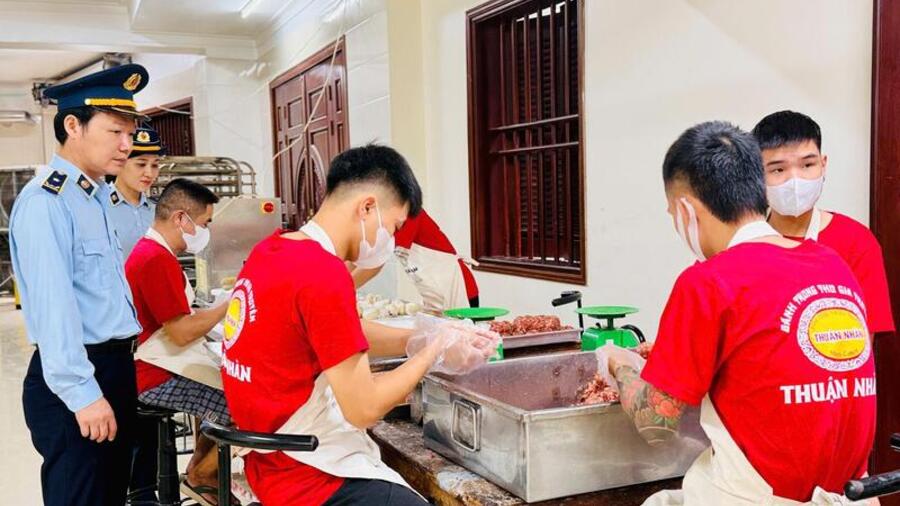 Thanh Hóa siết chặt kiểm soát thị trường dịp Trung thu