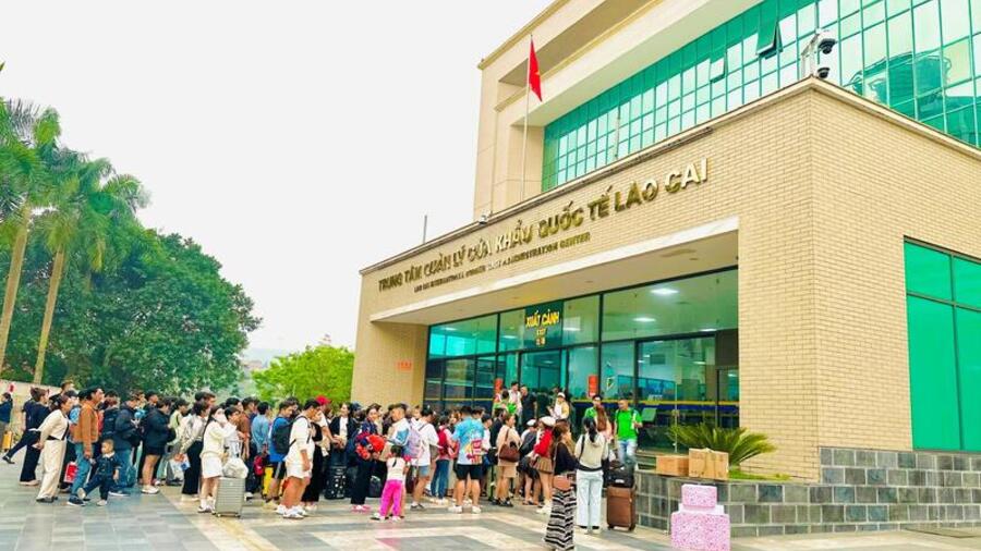 Phạt tới 50 triệu đồng khi xuất cảnh mang tiền, vàng vượt mức quy định