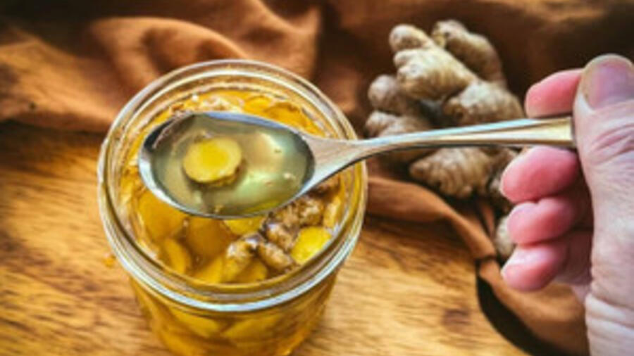 Tác dụng bất ngờ của lọ gừng nướng ngâm mật ong khi trời trở lạnh