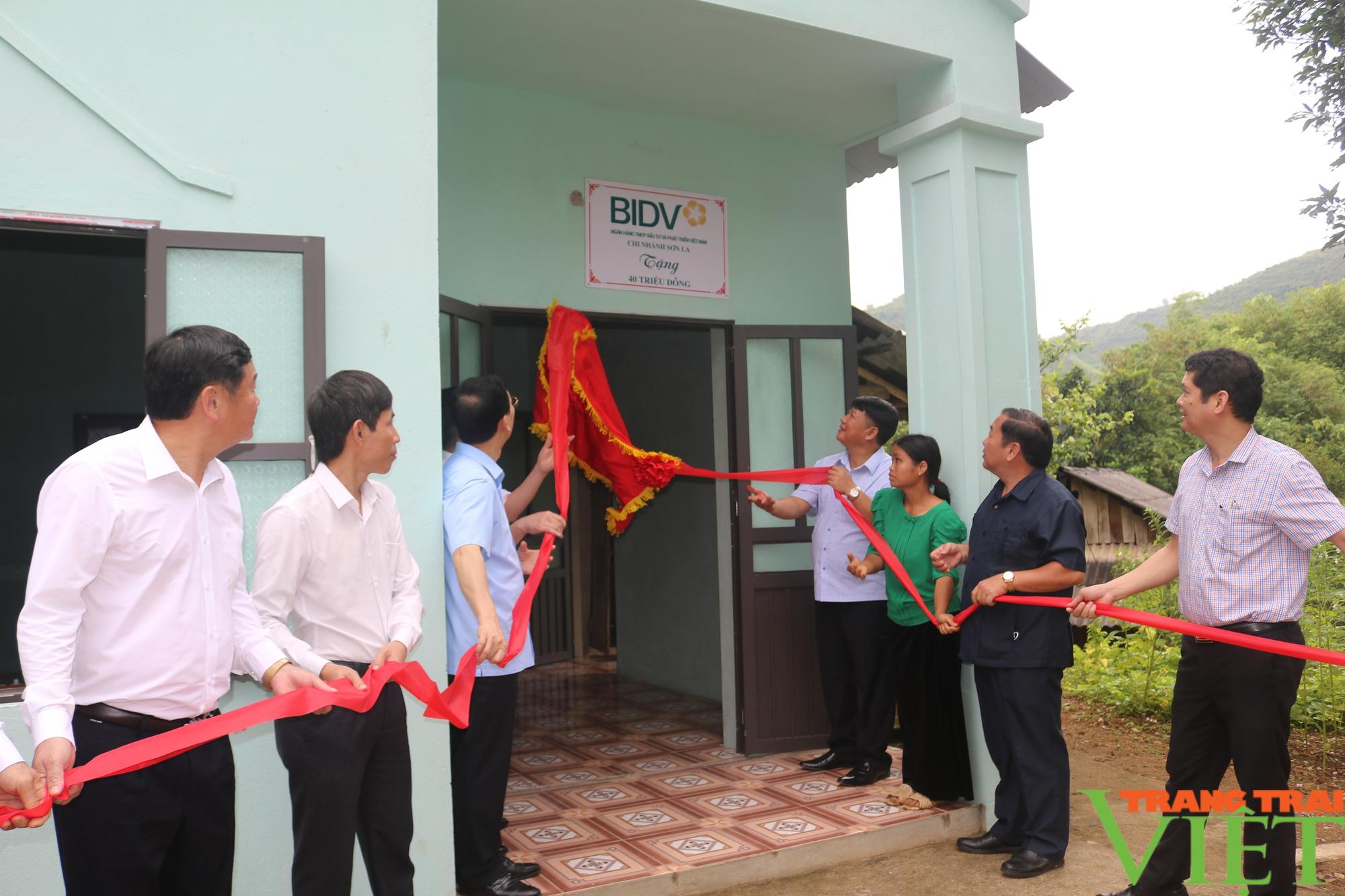 Mường La: Hoàn thành việc hỗ trợ hộ nghèo khó khăn về nhà ở trước 3 năm so với kế hoạch - Ảnh 6. Mường La: Hoàn thành việc hỗ trợ hộ nghèo khó khăn về nhà ở trước 3 năm so với kế hoạch - Ảnh 6.