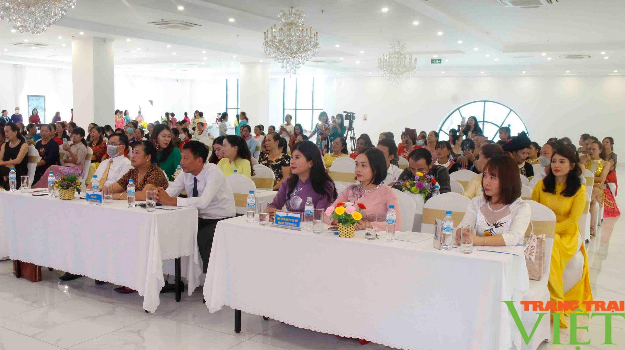 Lai Châu: Trao đổi, giới thiệu sản phẩm phụ nữ khởi nghiệp - Ảnh 1. Lai Châu: Trao đổi, giới thiệu sản phẩm phụ nữ khởi nghiệp - Ảnh 1.