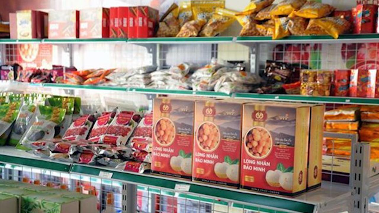 Sản xuất long nhãn sấy khô, nông dân vùng cao biên giới Sông Mã thu bội tiền - Ảnh 7.