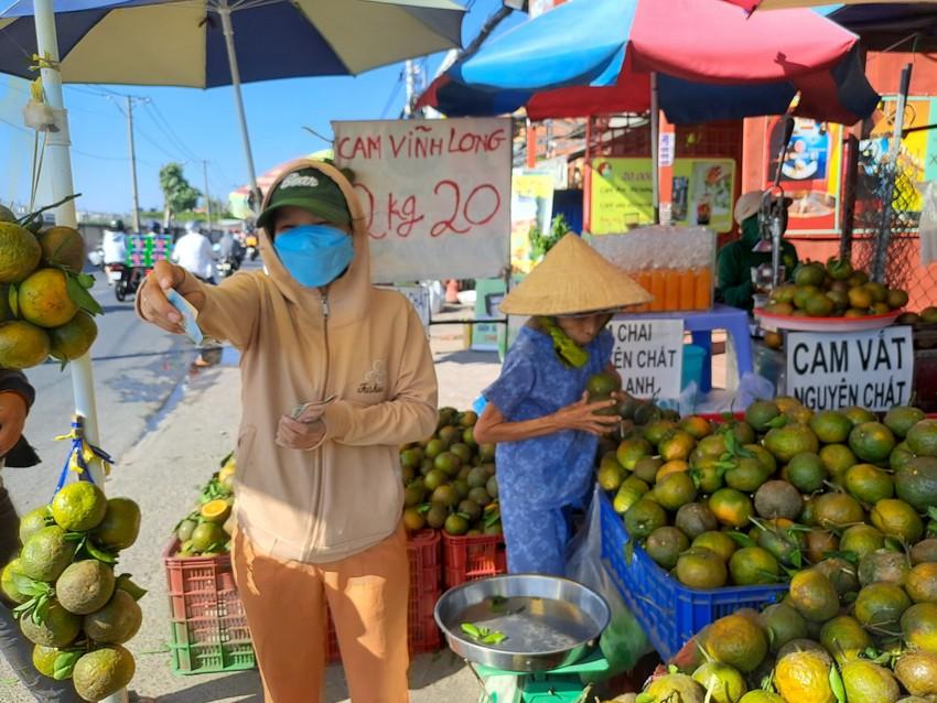 Cam sành rớt giá mạnh, có loại chỉ còn 4.000 đồng/kg - Ảnh 1. Cam sành rớt giá mạnh, có loại chỉ còn 4.000 đồng/kg - Ảnh 1.
