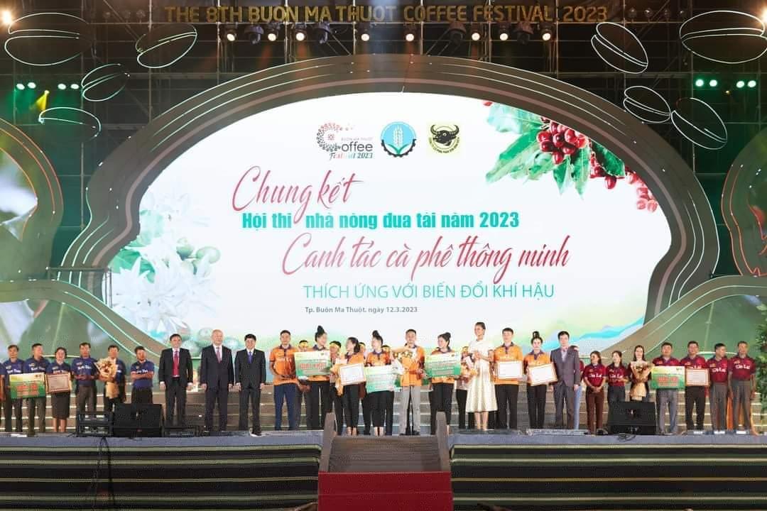 Nông dân Sơn La đoạt giải nhất hội thi Nhà nông đua tài 2023 - Ảnh 1. Nông dân Sơn La đoạt giải nhất hội thi Nhà nông đua tài 2023 - Ảnh 1.