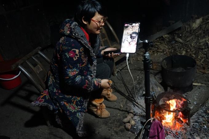 Những ngôi làng "cùng làm giàu" bởi ai cũng biết… livestream - Ảnh 5. Những ngôi làng "cùng làm giàu" bởi ai cũng biết… livestream - Ảnh 5.