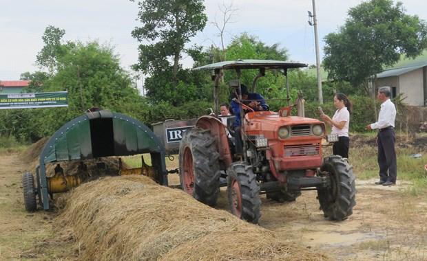 Nhân rộng mô hình cơ giới hóa sản xuất phân hữu cơ từ rơm ở Thừa Thiên - Huế hình ảnh 2 Nhan rong mo hinh co gioi hoa san xuat phan huu co tu rom o Thua Thien - Hue hinh anh 2