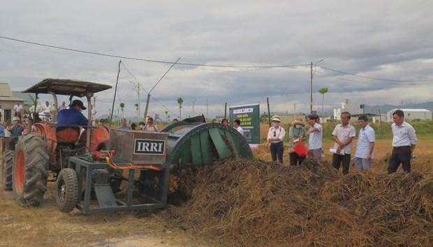 Nhân rộng mô hình cơ giới hóa sản xuất phân hữu cơ từ rơm ở Thừa Thiên - Huế hình ảnh 1 Nhan rong mo hinh co gioi hoa san xuat phan huu co tu rom o Thua Thien - Hue hinh anh 1