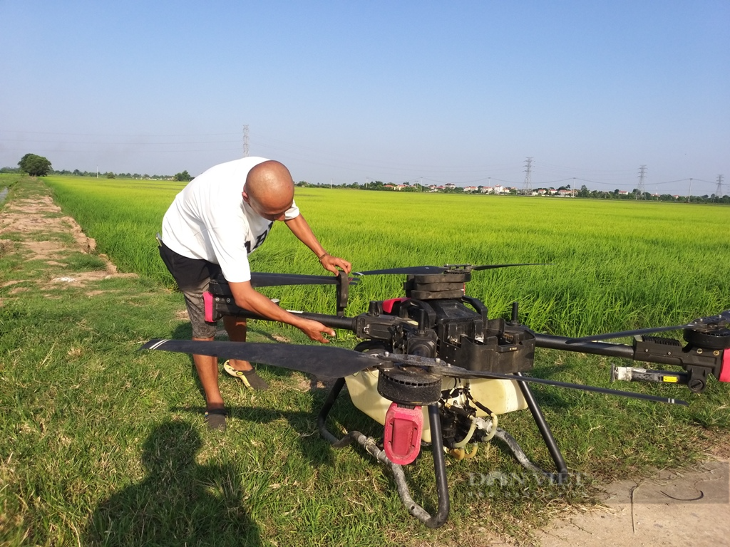 "Góc khuất" chuyển đổi số nông nghiệp: Những "đại điền" chưa thể lái máy bay phun thuốc trừ sâu (Bài 2) - Ảnh 3. "Góc khuất" chuyển đổi số nông nghiệp: Những "đại điền" chưa thể lái máy bay phun thuốc trừ sâu (Bài 2) - Ảnh 3.