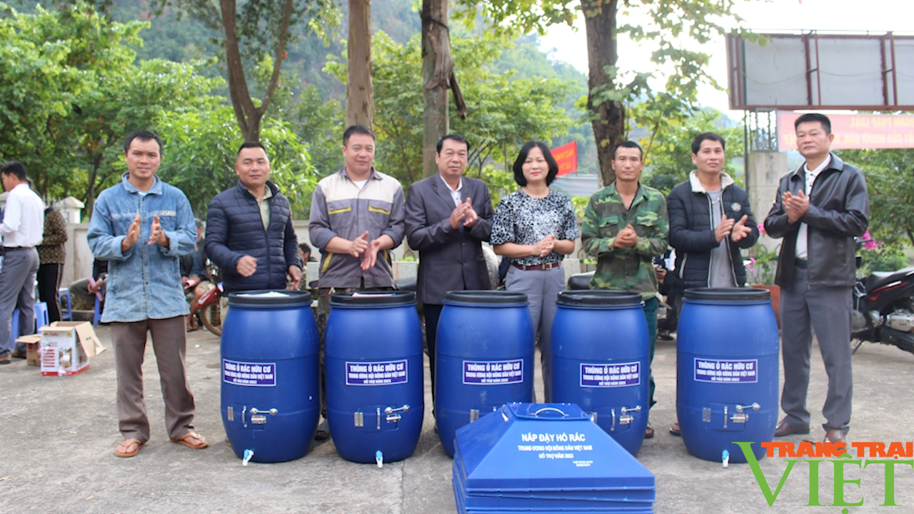 Hỗ trợ xây hội viên nông dân triển khai mô hình về phân loại, thu gom, vận chuyển rác thải sinh hoạt - Ảnh 4. Hỗ trợ xây hội viên nông dân triển khai mô hình về phân loại, thu gom, vận chuyển rác thải sinh hoạt - Ảnh 4.