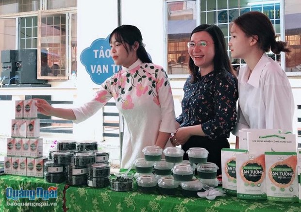 Trồng tảo xoắn thu lợi hàng tỷ đồng mỗi năm hình ảnh 1 Trong tao xoan thu loi hang ty dong moi nam hinh anh 1