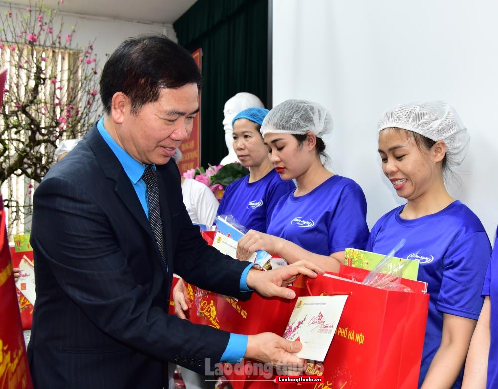 Tập trung nguồn lực để chăm lo Tết cho đoàn viên, người lao động Mang Tết đầm ấm đến với người lao động Công ty cổ phần thực phẩm Hữu Nghị