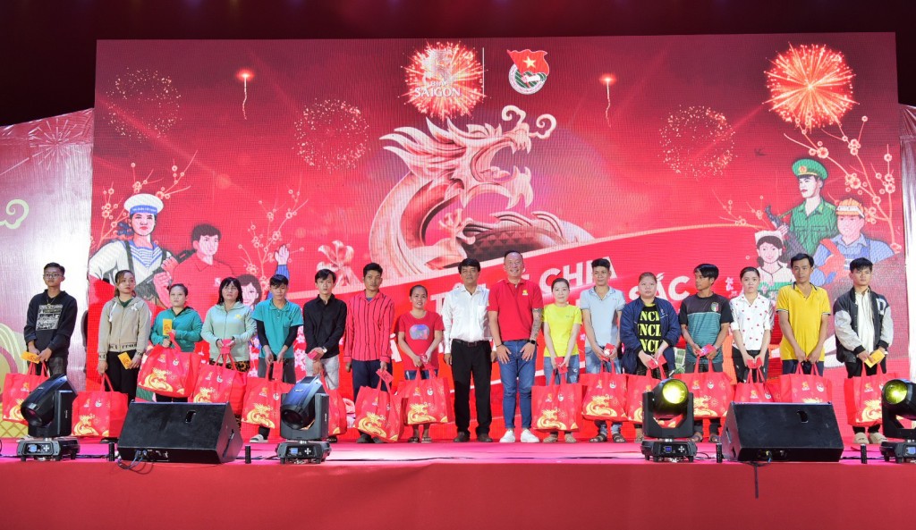 Hơn 10 nghìn phần quà sẽ được trao đến công nhân lao động khó khăn Hơn 10 nghìn phần quà sẽ được trao đến công nhân lao động khó khăn