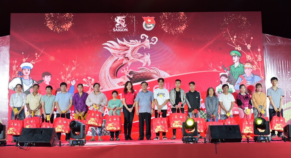 Hơn 10 nghìn phần quà sẽ được trao đến công nhân lao động khó khăn Hơn 10 nghìn phần quà sẽ được trao đến công nhân lao động khó khăn