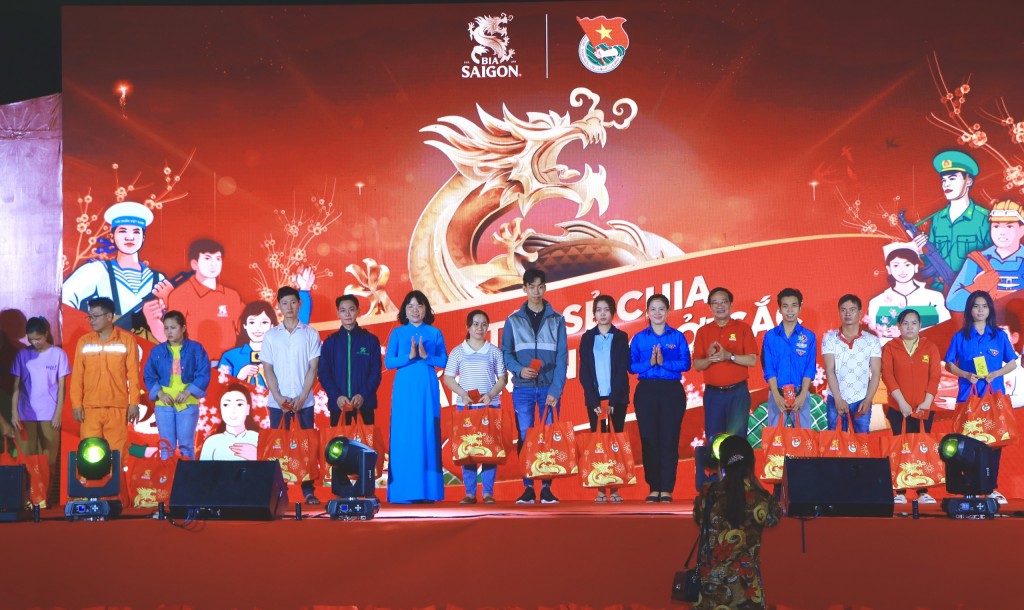 Hơn 10 nghìn phần quà sẽ được trao đến công nhân lao động khó khăn Hơn 10 nghìn phần quà sẽ được trao đến công nhân lao động khó khăn