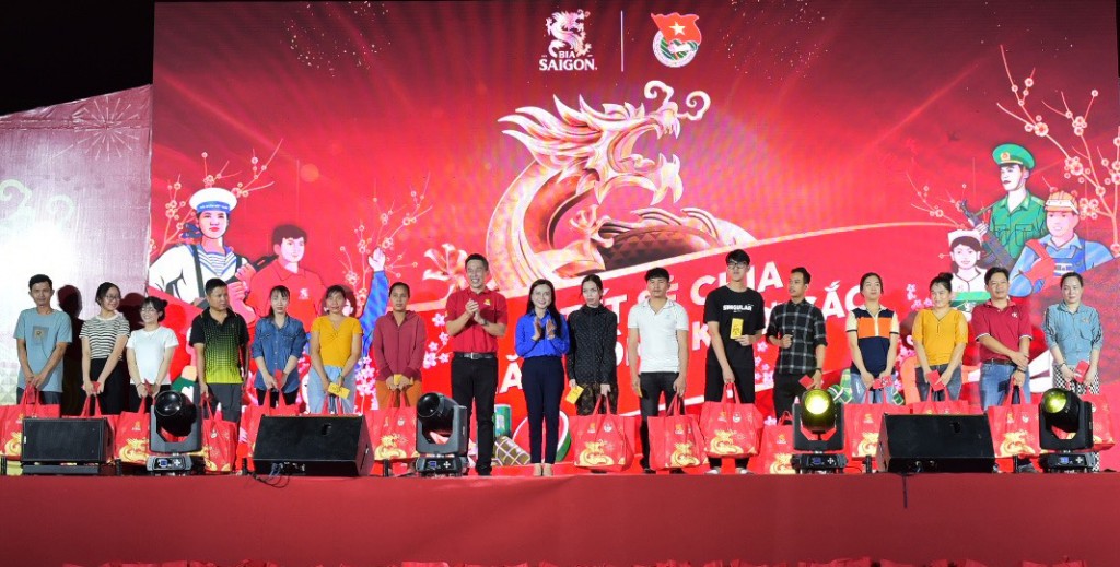 Hơn 10 nghìn phần quà sẽ được trao đến công nhân lao động khó khăn Hơn 10 nghìn phần quà sẽ được trao đến công nhân lao động khó khăn